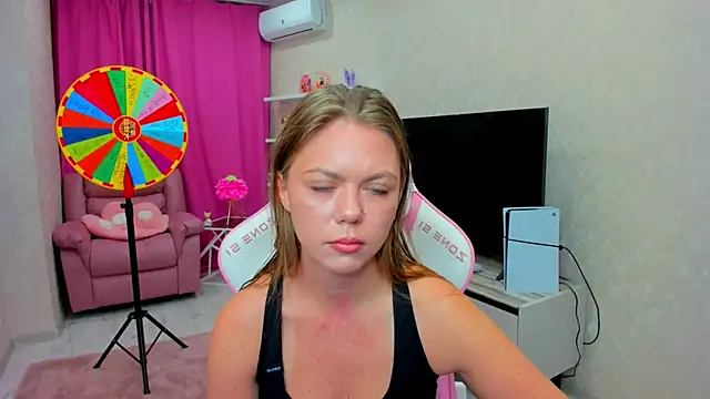 Strawberrye online show from February 2026 03:27:01 AM