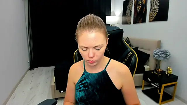 Strawberrye online show from May 2026 10:36:01 AM