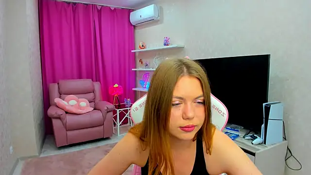 Strawberrye online show from November 2025 03:29:01 AM