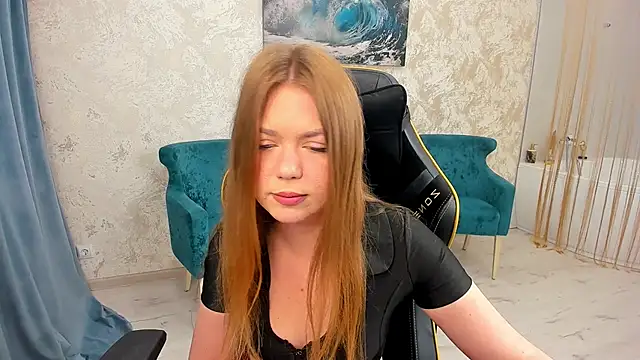 Strawberrye online show from October 2025 03:41:01 AM