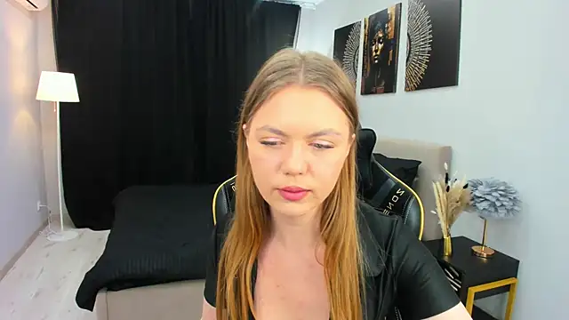 Strawberrye online show from November 2025 03:28:01 AM