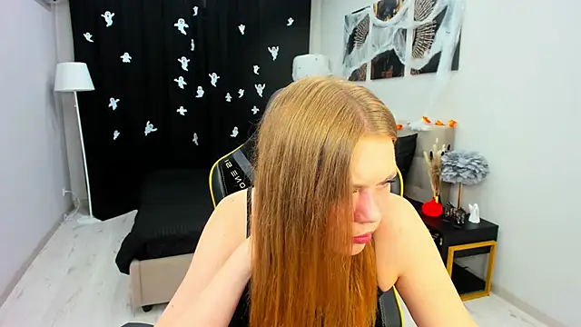 Strawberrye online show from October 2025 04:35:01 AM