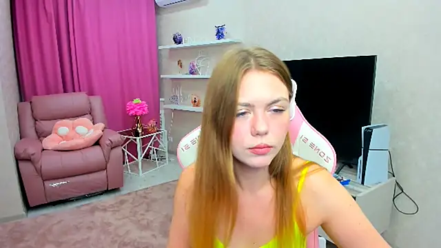 Strawberrye online show from September 2025 03:24:01 AM
