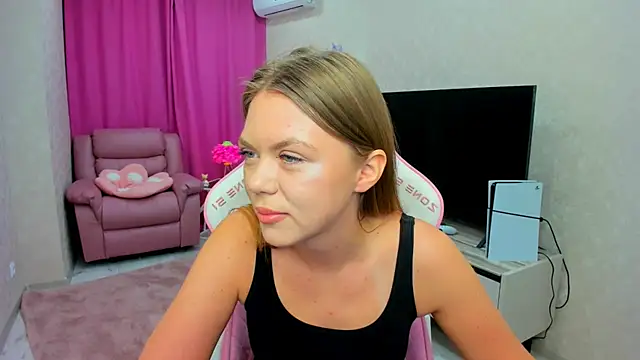 Strawberrye online show from February 2026 03:19:01 AM