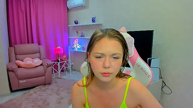 Strawberrye online show from September 2025 03:35:01 AM