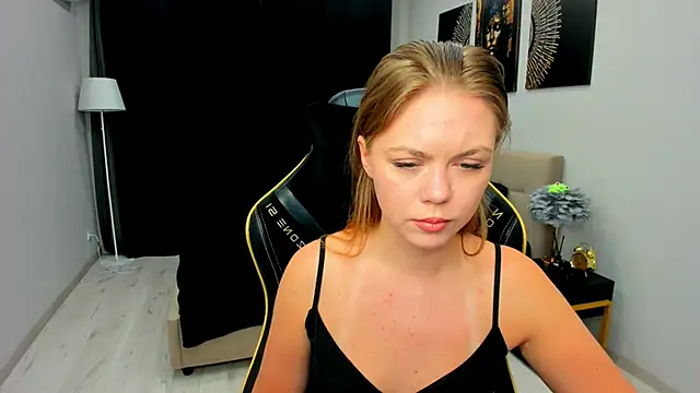 Strawberrye online show from February 2026 03:17:02 AM