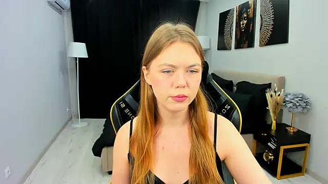 Strawberrye online show from November 2025 03:45:02 AM