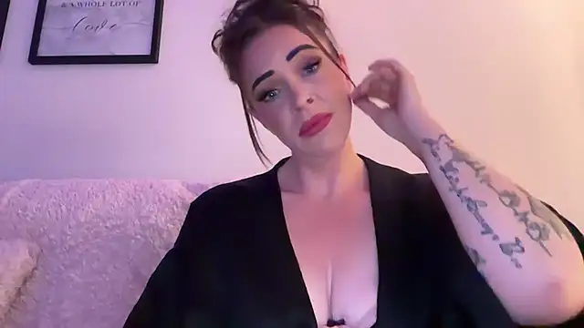 Snapshot of EmilyBlue chatting on July 2026 07:42:02 PM EmilyBlue online show from July 2026 07:42:02 PM