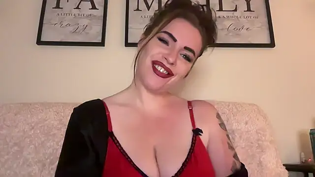 Snapshot of EmilyBlue chatting on October 2025 11:05:01 PM EmilyBlue online show from October 2025 11:05:01 PM