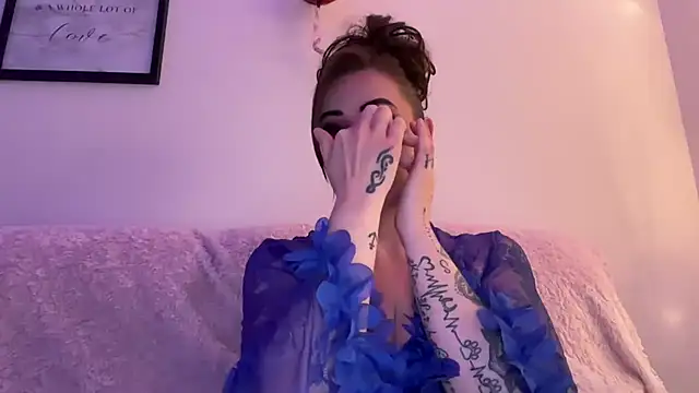 EmilyBlue online show from April 2026 06:59:02 PM