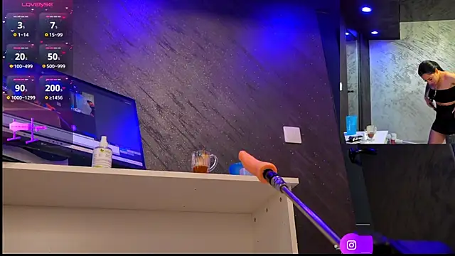 im-your-lovee online show from April 2026 06:17:01 AM