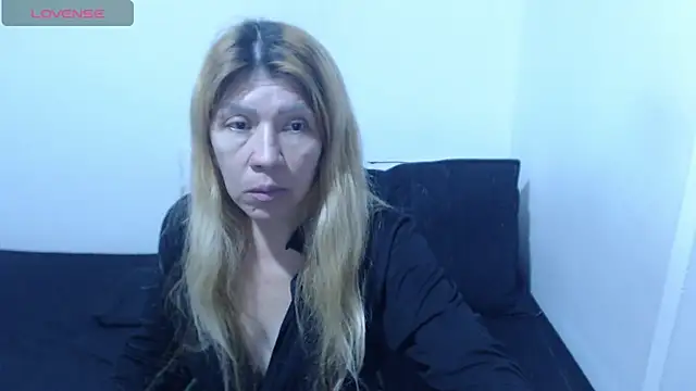 Snapshot of Dulce-Bella chatting on May 2026 02:47:01 PM Dulce-Bella online show from May 2026 02:47:01 PM