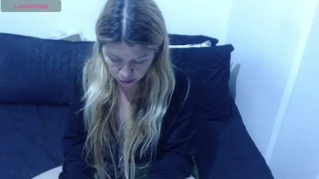 Dulce-Bella online show from October 2025 08:42:01 PM