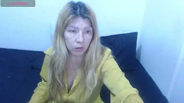 Dulce-Bella online show from March 2026 03:04:01 PM