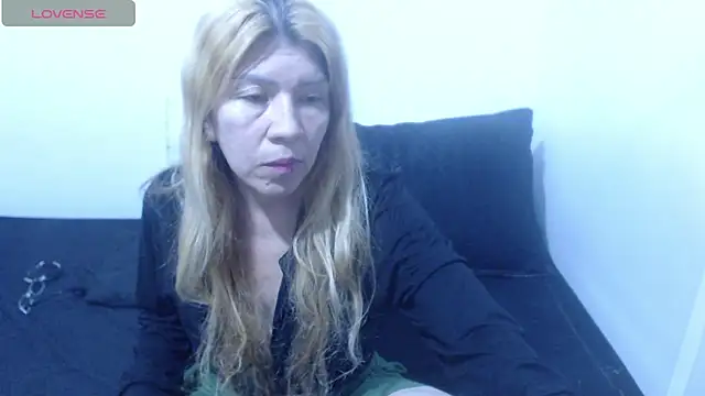 Snapshot of Dulce-Bella chatting on July 2026 07:43:01 PM Dulce-Bella online show from July 2026 07:43:01 PM