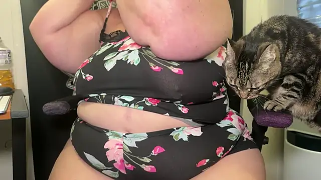 Miss Phat Booty online show from October 2025 01:26:01 AM