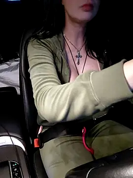 EVILYN online show from April 2026 11:56:01 PM