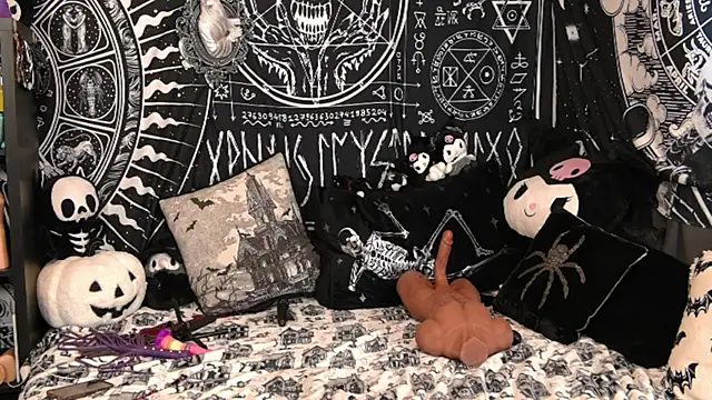 EVILYN online show from February 2026 08:27:02 PM