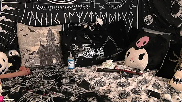 EVILYN online show from March 2026 06:21:01 PM