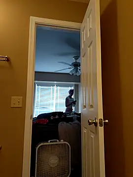 Snapshot of EVILYN chatting on September 2025 06:15:01 PM EVILYN online show from September 2025 06:15:01 PM