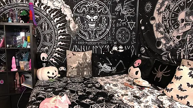 EVILYN online show from March 2026 07:58:01 PM