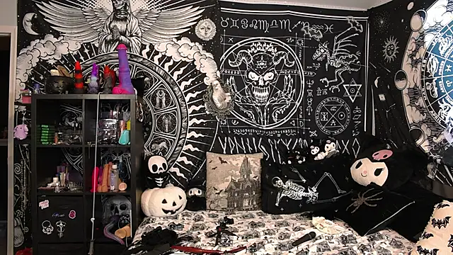 EVILYN online show from February 2026 08:09:01 PM