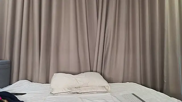 LucyNuty online show from December 2025 05:53:02 AM