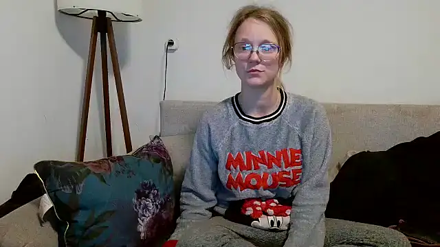 little-leni online show from March 2026 07:25:01 PM