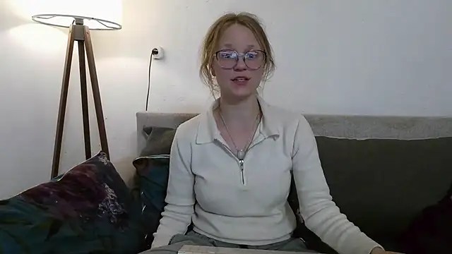 little-leni online show from April 2026 08:21:01 PM