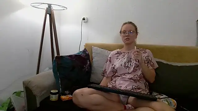 Snapshot of little-leni chatting on November 2025 08:01:01 PM little-leni online show from November 2025 08:01:01 PM