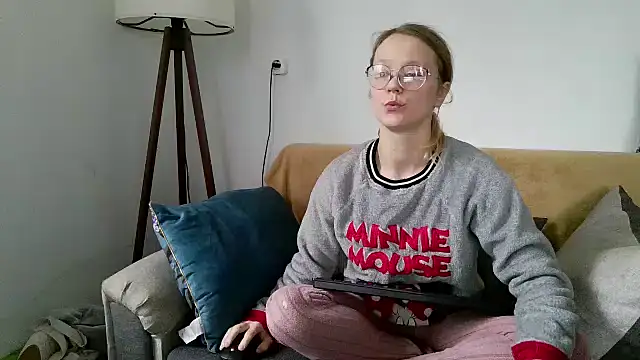 little-leni online show from December 2025 08:40:02 AM