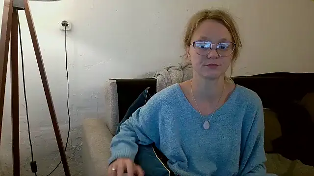 Snapshot of little-leni chatting on May 2026 08:03:02 PM little-leni online show from May 2026 08:03:02 PM