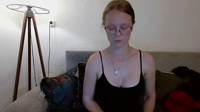 Snapshot of little-leni chatting on April 2026 08:06:01 PM little-leni online show from April 2026 08:06:01 PM
