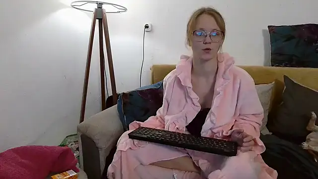 Snapshot of little-leni chatting on November 2025 08:12:01 PM little-leni online show from November 2025 08:12:01 PM