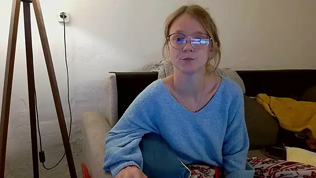 Snapshot of little-leni chatting on May 2026 08:37:01 PM little-leni online show from May 2026 08:37:01 PM