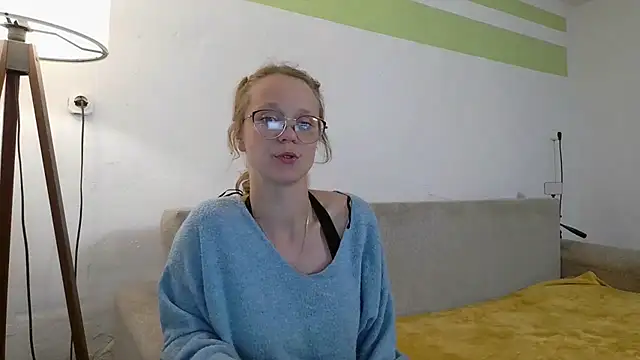 Snapshot of little-leni chatting on May 2026 08:23:01 PM little-leni online show from May 2026 08:23:01 PM