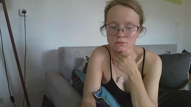 Snapshot of little-leni chatting on May 2026 06:05:01 AM little-leni online show from May 2026 06:05:01 AM