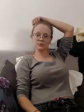 Snapshot of little-leni chatting on October 2025 08:31:01 PM little-leni online show from October 2025 08:31:01 PM