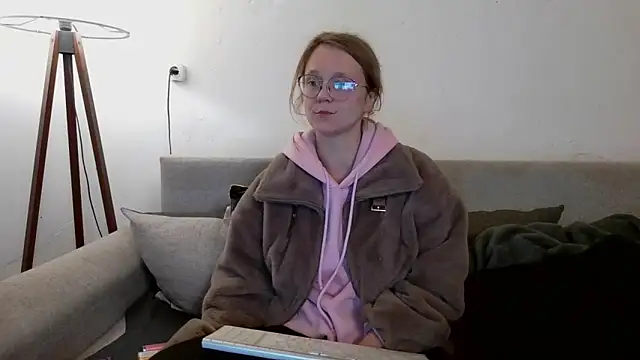 little-leni online show from March 2026 08:57:02 PM