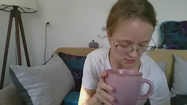 Snapshot of little-leni chatting on October 2025 09:52:02 AM little-leni online show from October 2025 09:52:02 AM