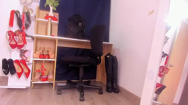 MIss Kendall  online show from November 2025 01:54:01 AM