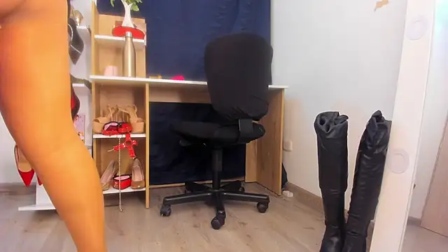 MIss Kendall  online show from November 2025 10:35:01 PM