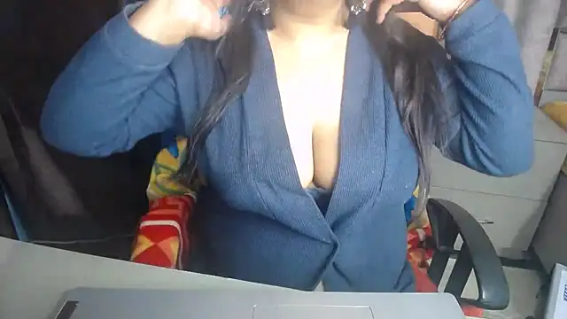 Shanvi  online show from November 2025 07:06:01 PM