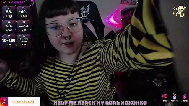 Snapshot of Bdsm_and_fries chatting on November 2025 10:57:01 PM Bdsm and fries online show from November 2025 10:57:01 PM