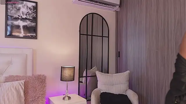 Rubyross21 online show from March 2026 10:34:02 PM