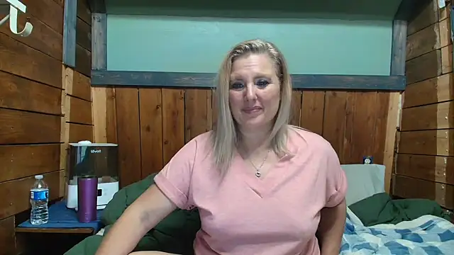 Snapshot of lisaxlovexxx chatting on March 2026 05:08:02 AM lisaxlovexxx online show from March 2026 05:08:02 AM