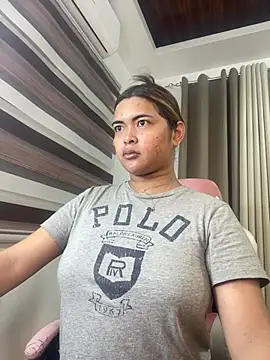 Snapshot of Bombshell_Ashy chatting on February 2025 07:01:02 PM Bombshell Ashy online show from February 2025 07:01:02 PM