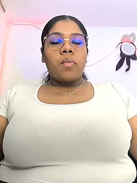 paola091 online show from November 2025 12:00:01 AM