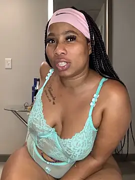 Snapshot of CurvyDesire1 chatting on October 2025 06:31:01 PM CurvyDesire1 online show from October 2025 06:31:01 PM