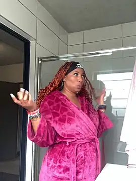 Snapshot of CurvyDesire1 chatting on November 2025 05:55:01 AM CurvyDesire1 online show from November 2025 05:55:01 AM